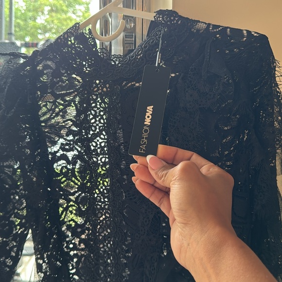 It is a beautiful JUMPSUITS or ROMPERS, perfect for a romantic night, - Picture 3 of 5